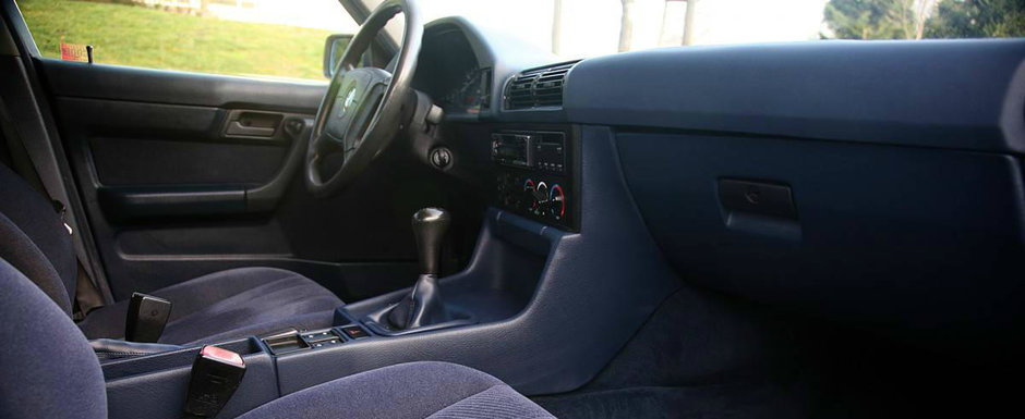 O vinde dupa 25 de ani si 255.000 de kilometri. Cat vrea pe masina bavareza cu motor I6 diesel O vinde dupa 25 de ani si 255.000 de kilometri. Cat vrea pe masina bavareza cu motor I6 diesel