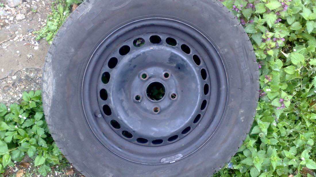 Ocazie set de 4 jante de tabla pe 15  VW Passat cu tot cu cauciucuri de vara PIRELLI 195/65/R15