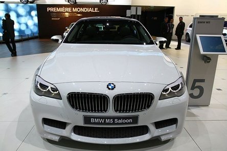 Oficial: Noul BMW M5 vine cu un V8 Twin Turbo sub capota!
