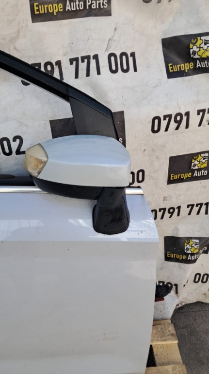 Oglinda cu rabatare electrica usa dreapta fata Ford Kuga an 2009