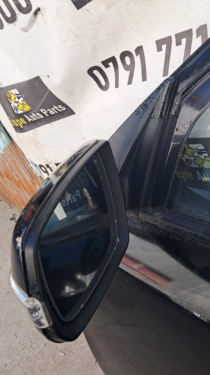 Oglinda cu rabatare electrica usa stanga fata Kia Sorento an 2010
