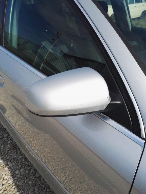 Oglinda dreapta Audi A4 B7 2.0 tdi BLB