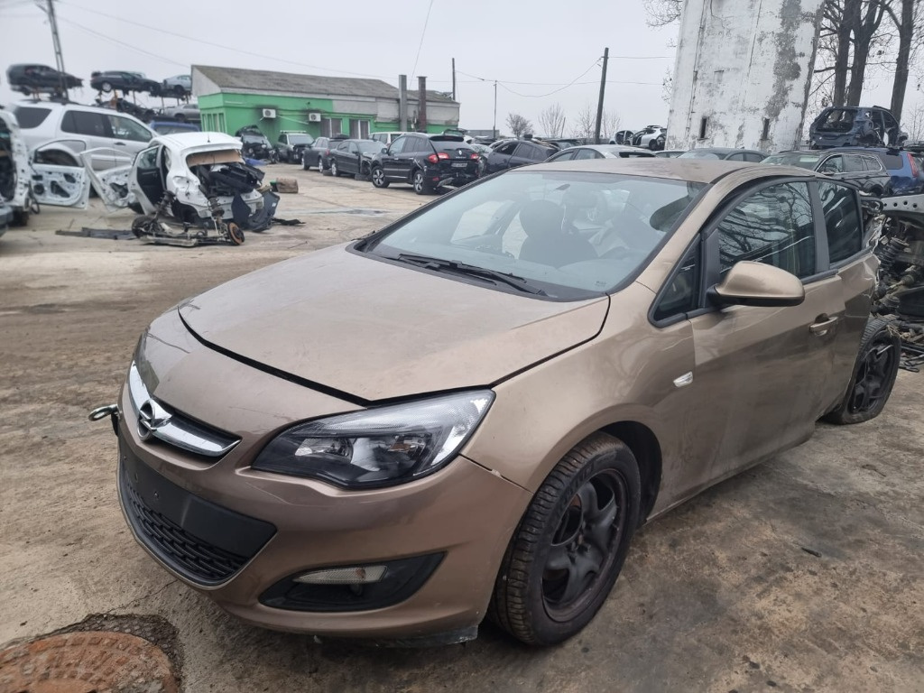 Oglinda dreapta completa Opel Astra J 2015 facelift berlina 1.7 cdti