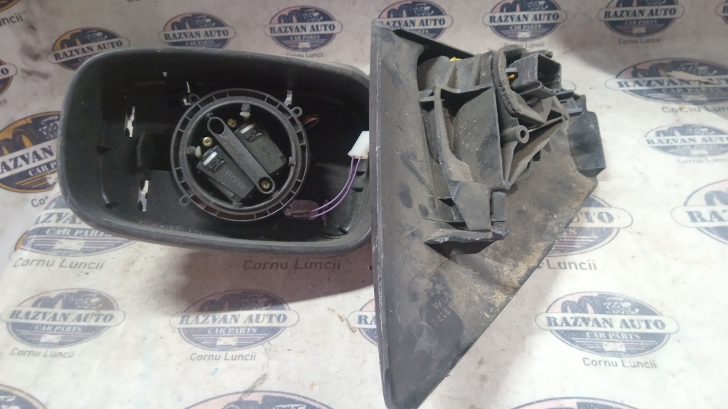 Oglinda dreapta incompleta Renault Clio, 054690