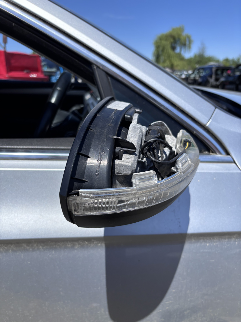 Oglinda dreapta incompleta Volkswagen Passat B8 Break 2.0 Motorina 2015, -