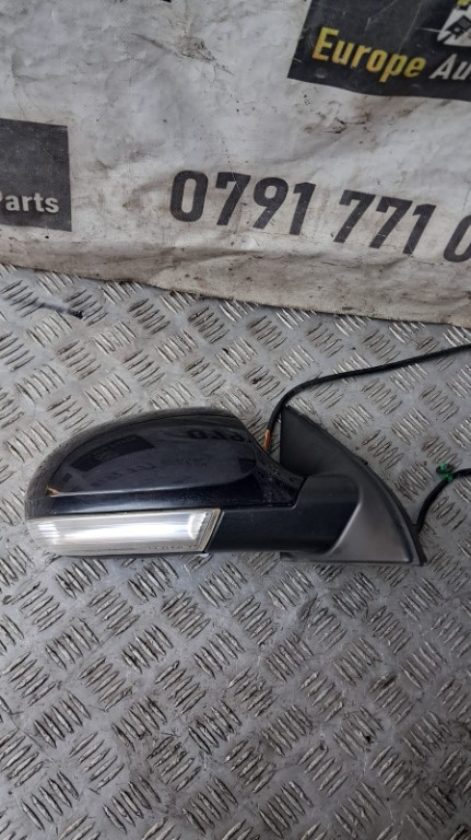 Oglinda dreapta VW Passat B6 an 2006 cod LC9X