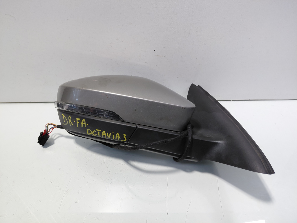 Oglinda electrica dreapta cu semnalizare si lumina ambientala, Skoda Octavia 3 Combi (5E5) vol pe dreapta (id:698744)