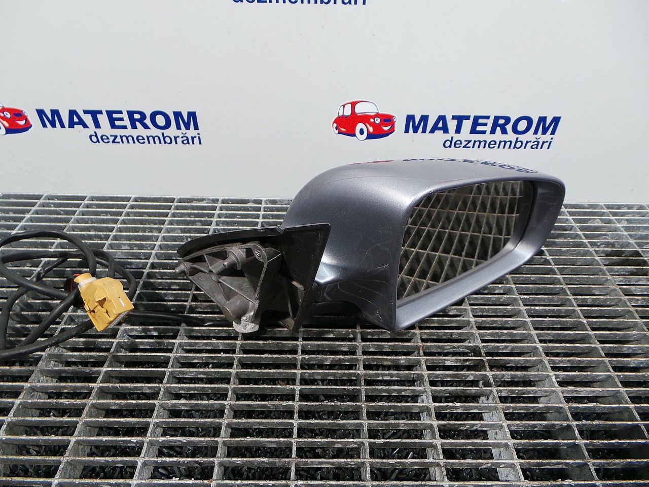 OGLINDA EXTERIOARA DREAPTA AUDI A4 - - (2004 2007)