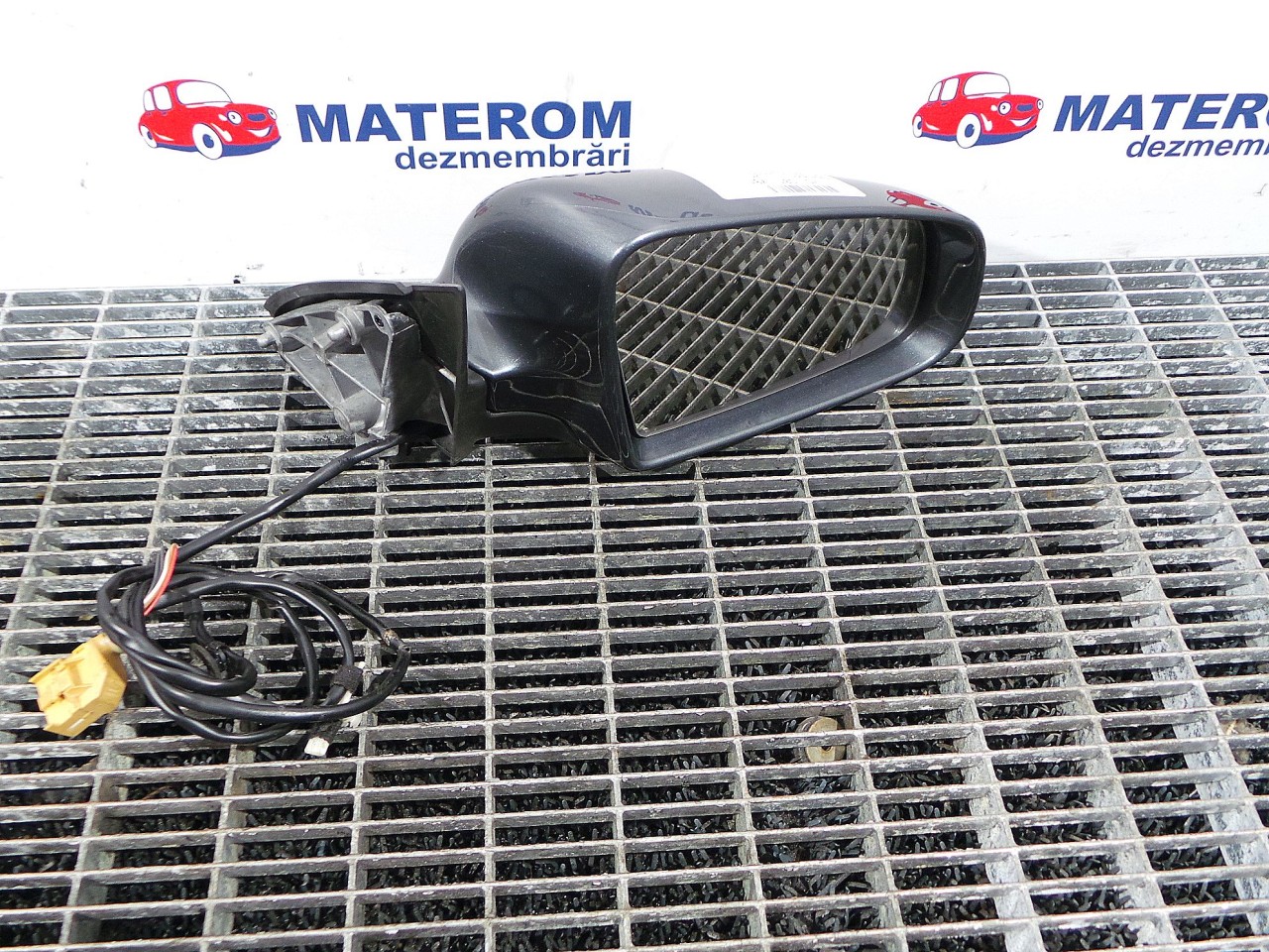 OGLINDA EXTERIOARA DREAPTA AUDI A4 A4 - - (2004 2007)