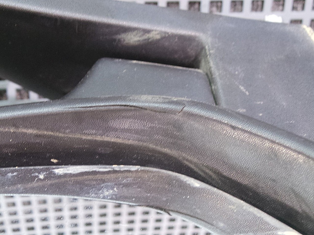 OGLINDA EXTERIOARA STANGA PEUGEOT PARTNER - - (2002 2008)