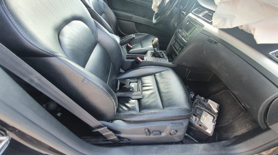 Oglinda retrovizoare interior Skoda Superb 2 2010 berlina 1.6 tdi