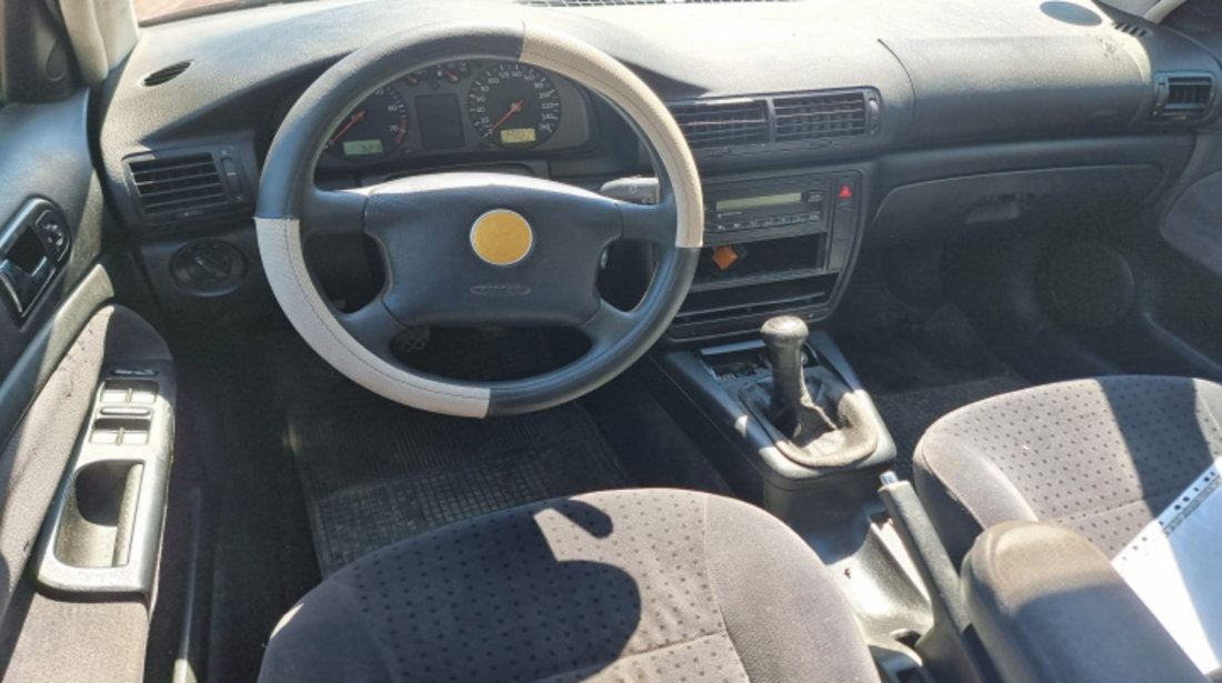 Oglinda retrovizoare interior Volkswagen Passat B5 1999 avant 1.6 benzina AHL