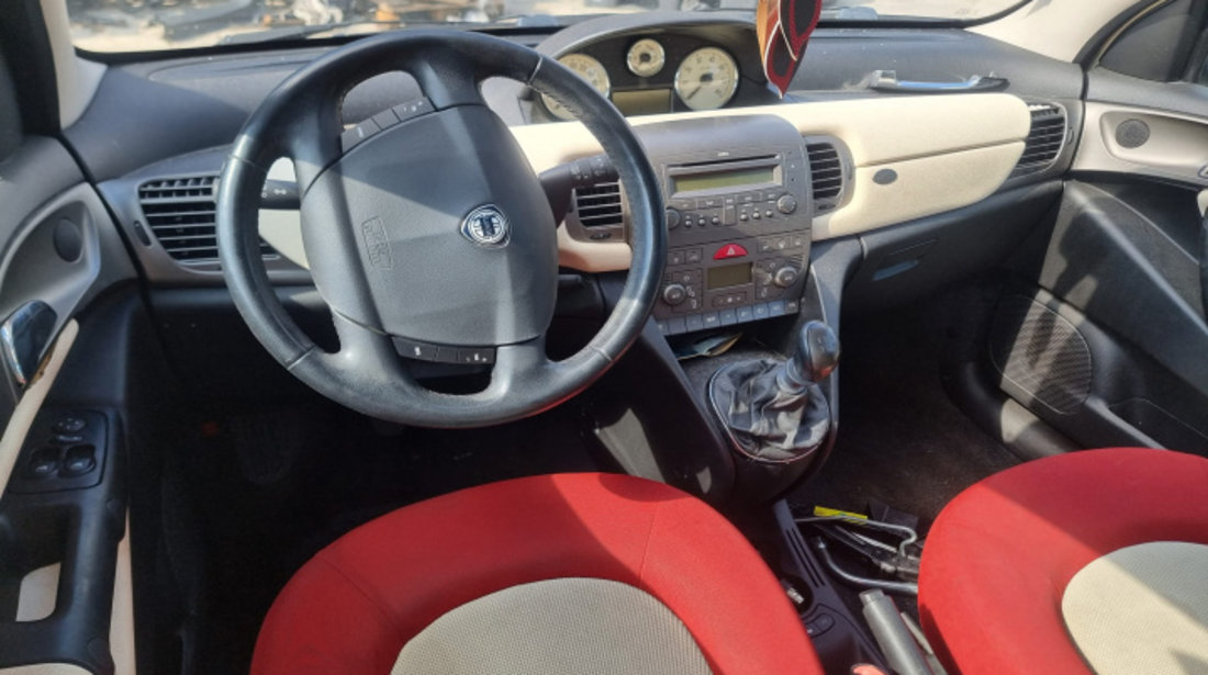 Oglinda stanga completa Lancia Ypsilon 2005 HatchBack 1.4 benzina 843a1000