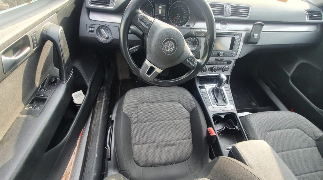 Oglinda stanga completa Volkswagen Passat B7 2012 break 2.0 tdi