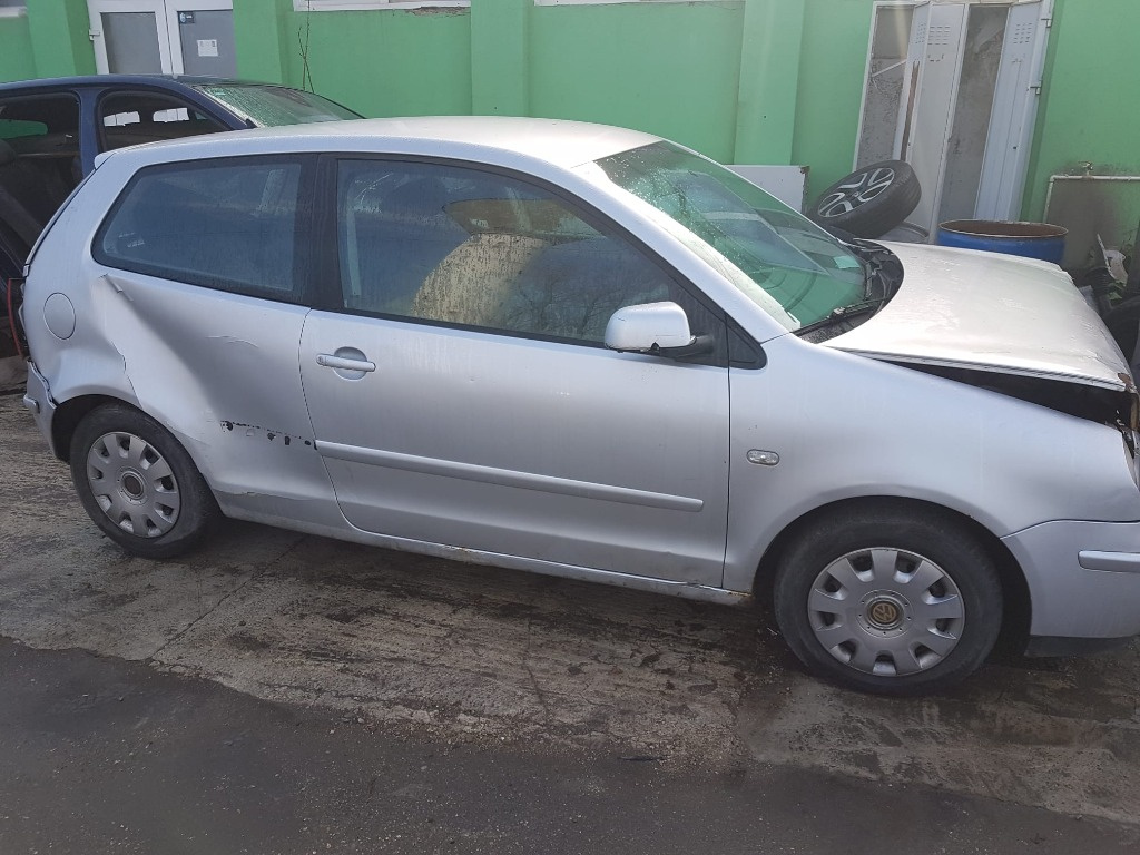 Oglinda stanga completa Volkswagen Polo 9N 2004 hatchback 1.2 benzina awy