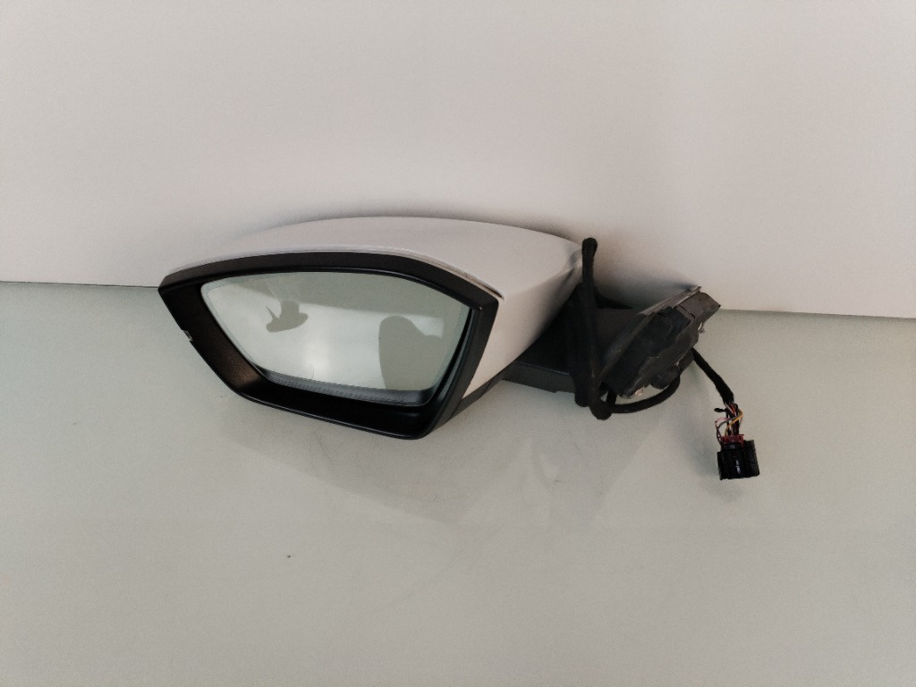Oglinda stanga cu rabatare electrica și lumina ambientala Skoda Superb 3