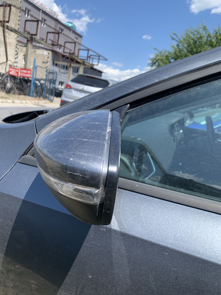 Oglinda stanga cu rabatare manuala si reglaj electric Volkswagen Jetta 1.6 Motorina 2012, -