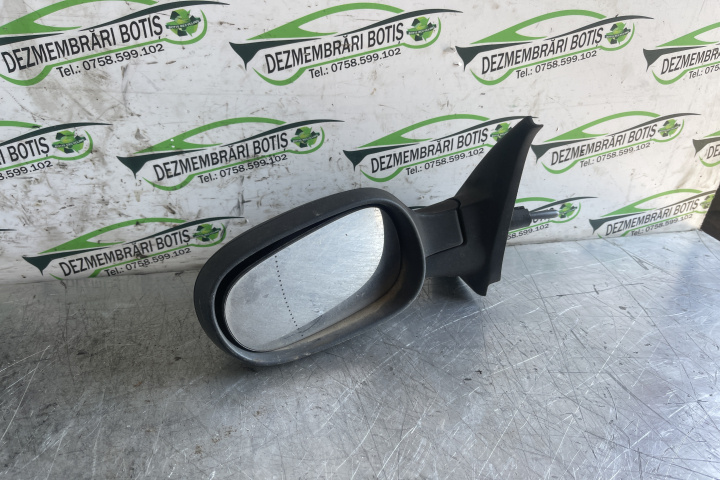 Oglinda stanga manuala E2018011 / E2 01 8011 Renault Clio 2 [1998 - 2005] Hatchback 5-usi 1.2 MT (75 hp)