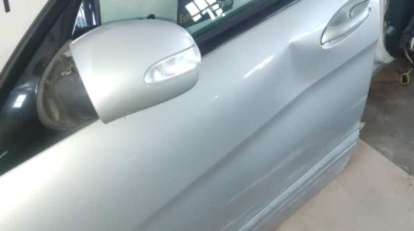 Oglinda stanga mic defect Mercedes R - Class W251 3.0 CDI an de fabricatie 2010