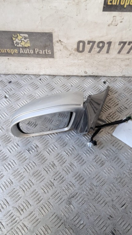 Oglinda stanga mic defect Mercedes R-Class W251 3.0 CDI an fabricatie 2010