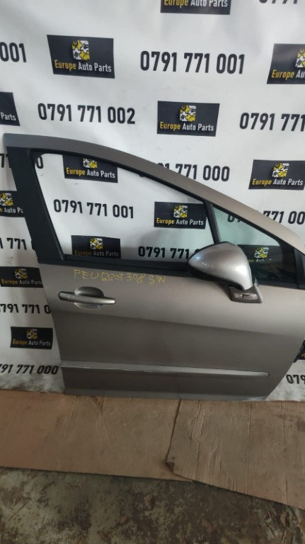 Oglinda usa dreapta fata Peugeot 308 1.6 HDI 111 Cp / 82 Kw ,transmisie manuala , an 2011 combi