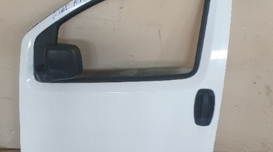 Oglinda usa stanga fata Fiat Fiorino 1.3 multijet an de fabricatie 2015