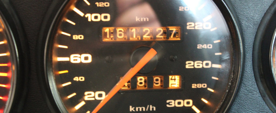 Olandezii au scos-o la vanzare! Se cauta cumparator pentru masina de politie cu 300 km/h in bord Olandezii au scos-o la vanzare! Se cauta cumparator pentru masina de politie cu 300 km/h in bord