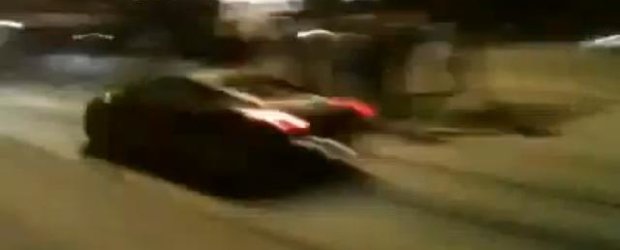 Omul, mai rapid decat masina. Cum sa sari peste un Lamborghini Gallardo care merge cu viteza!