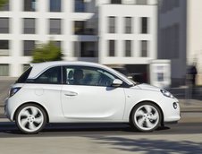 Opel Adam Black Link si Opel Adam White Link