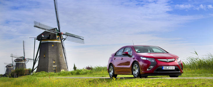 Opel Ampera castiga 'Auto Trophy' pentru al doilea an consecutiv Opel Ampera castiga 'Auto Trophy' pentru al doilea an consecutiv