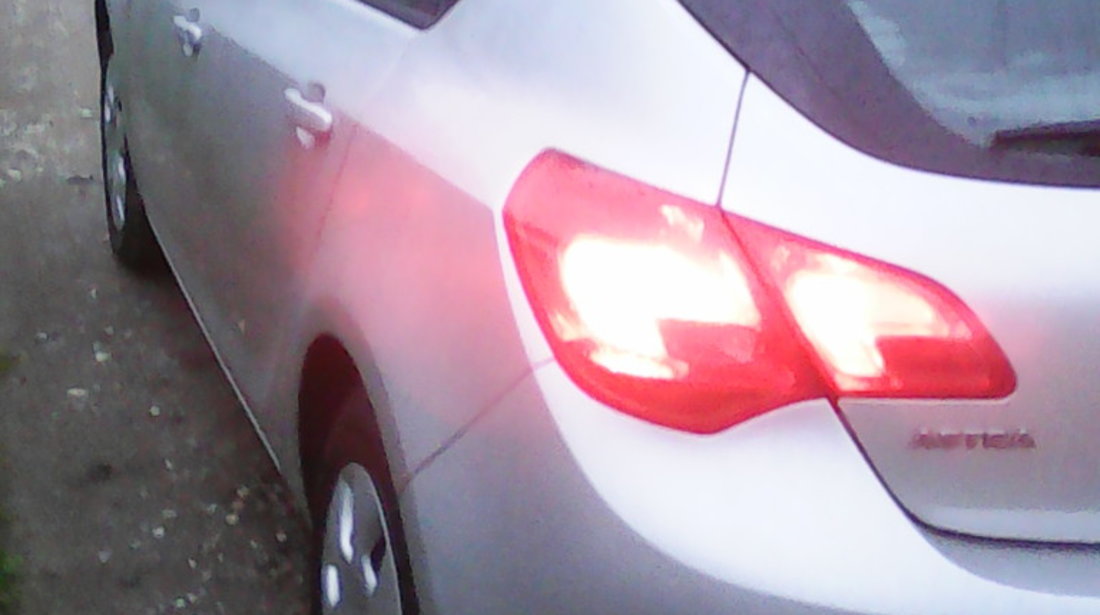 Opel Astra 1.4 turbo 2011