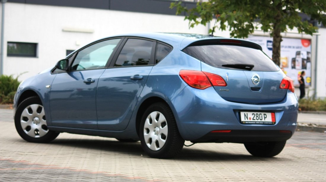 Opel Astra 1.6 2010