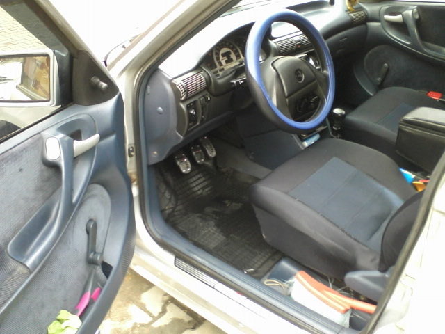 Opel Astra 16i