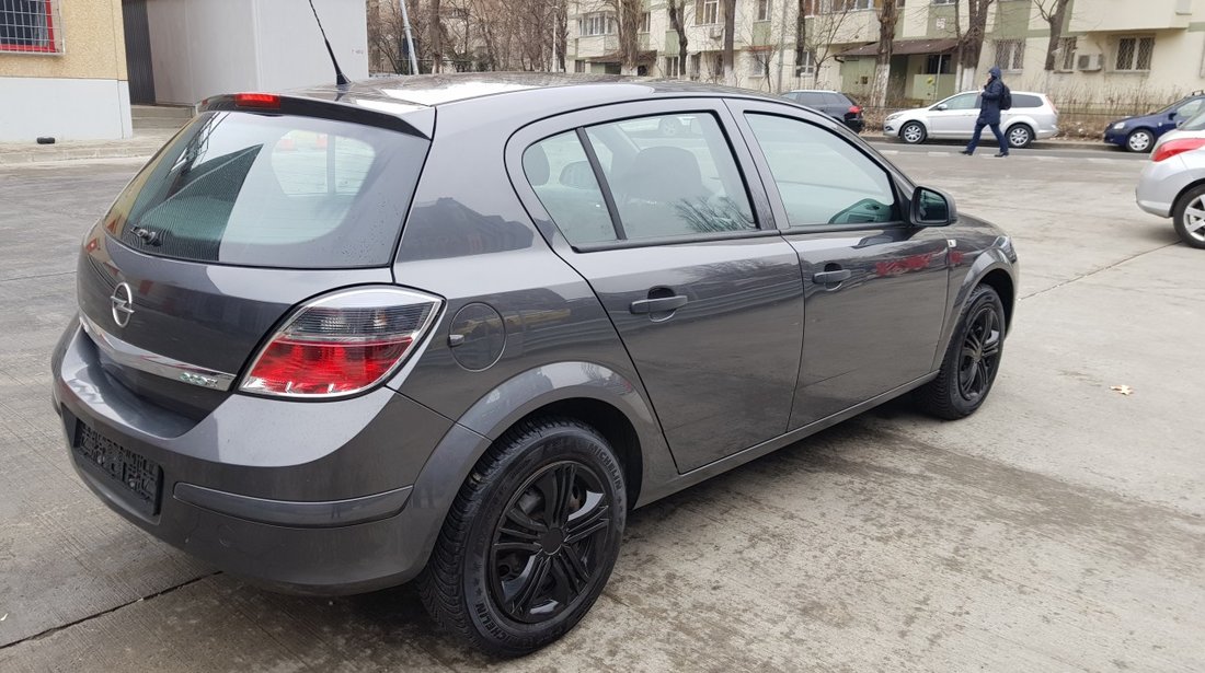 Opel Astra Benzina 2010