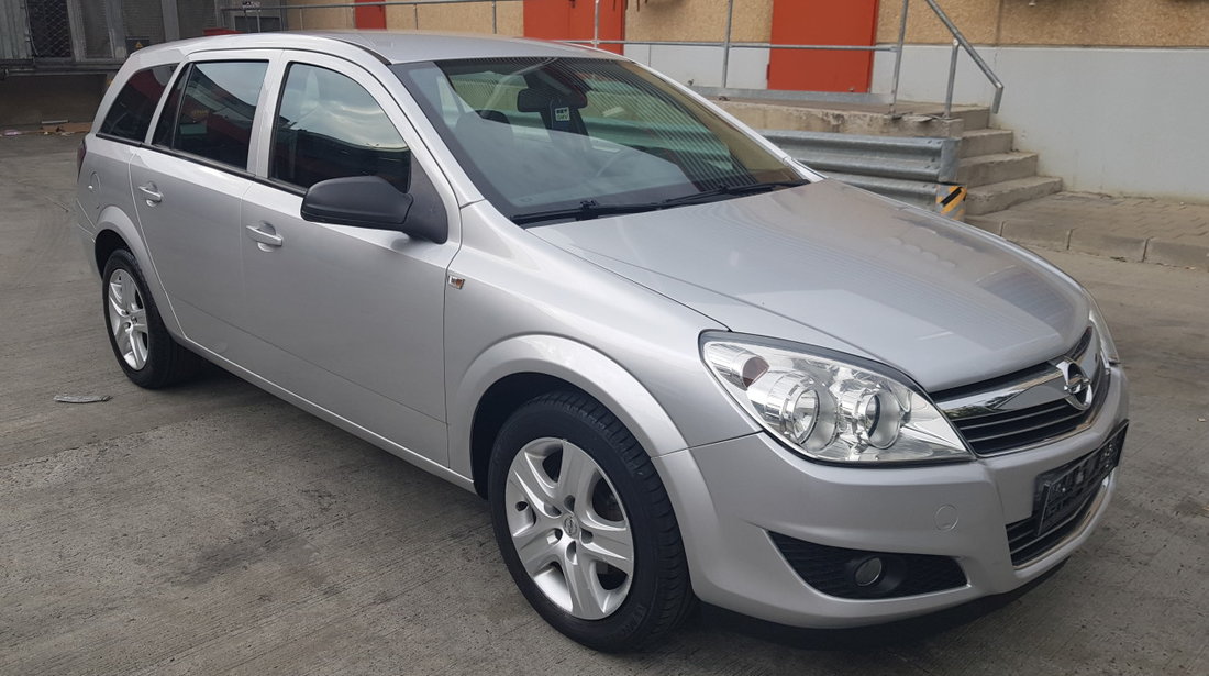 Opel Astra Benzina 2010