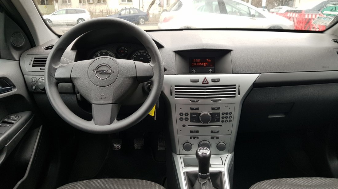 Opel Astra Benzina 2010