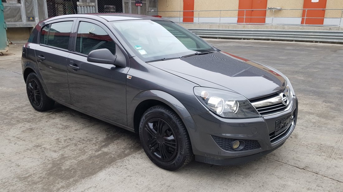 Opel Astra Benzina 2010