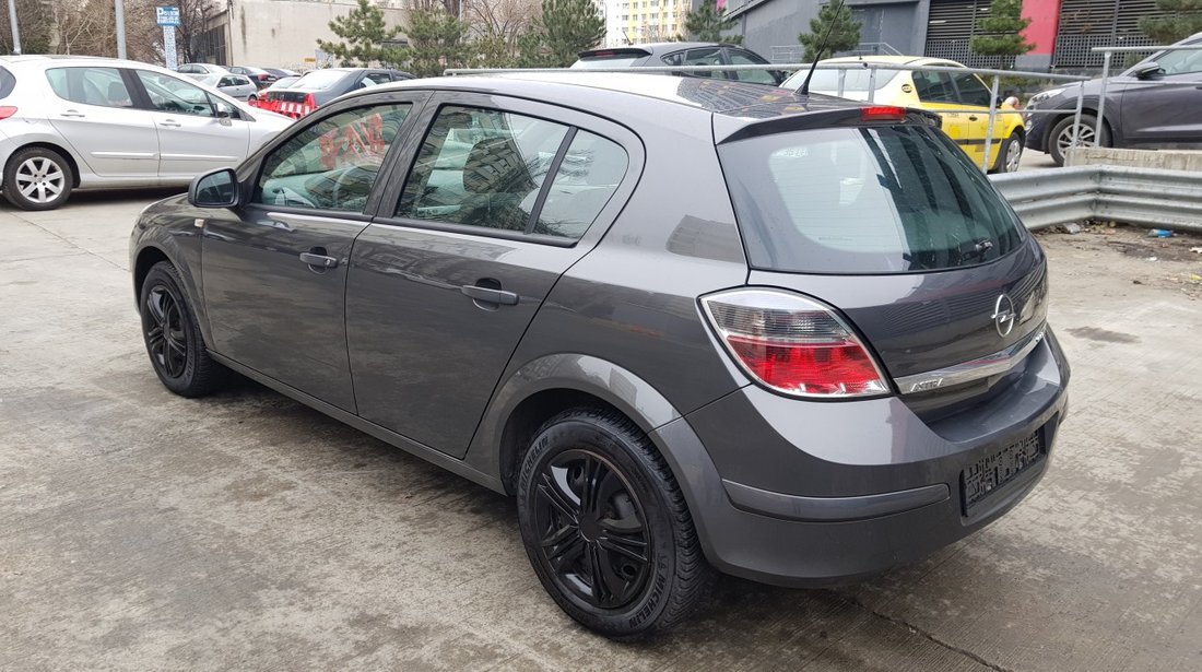 Opel Astra Benzina 2010