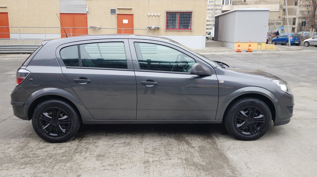 Opel Astra Benzina 2010