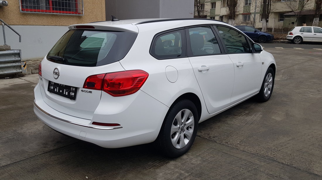 Opel Astra Benzina 2014