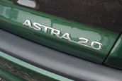 Opel Astra cu 14200 km la bord