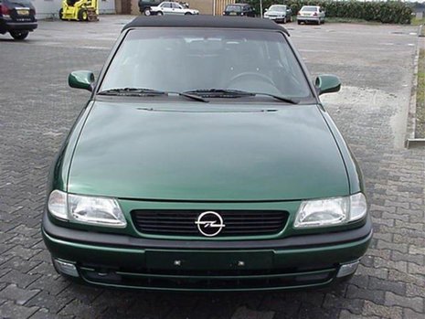 Opel Astra cu 14200 km la bord