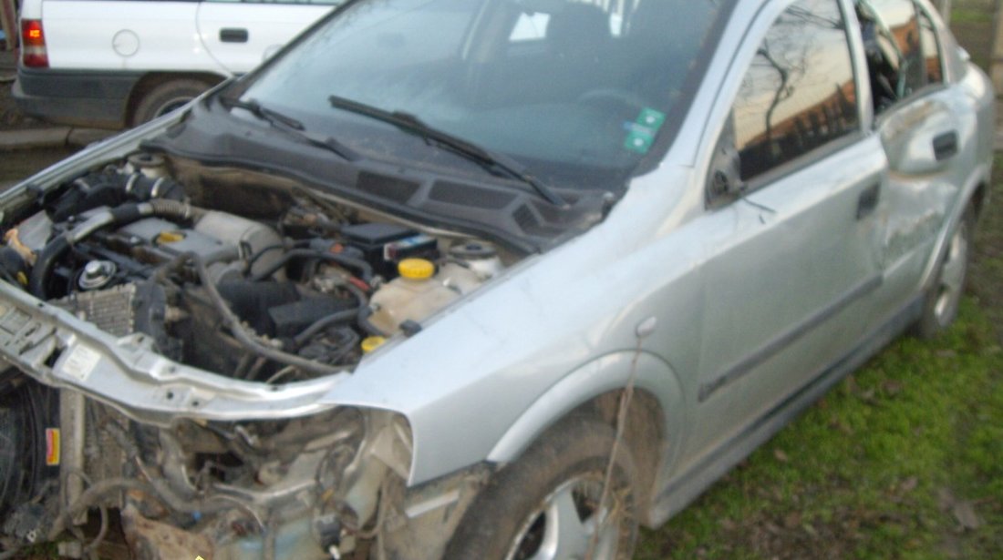 Opel Astra G hatchback avariat