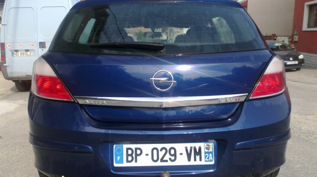 Opel Astra H berlina