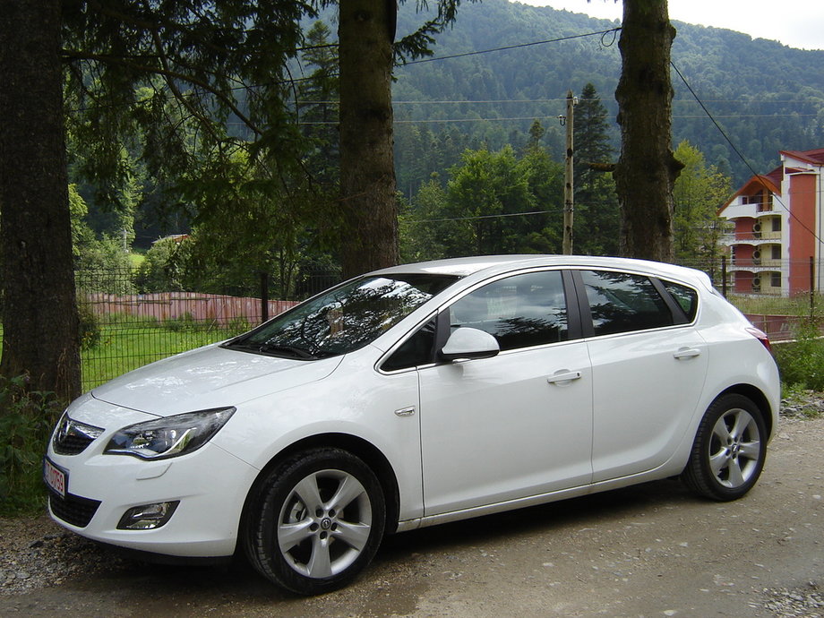 Opel Astra J, 1.4 Turbo, White Shark