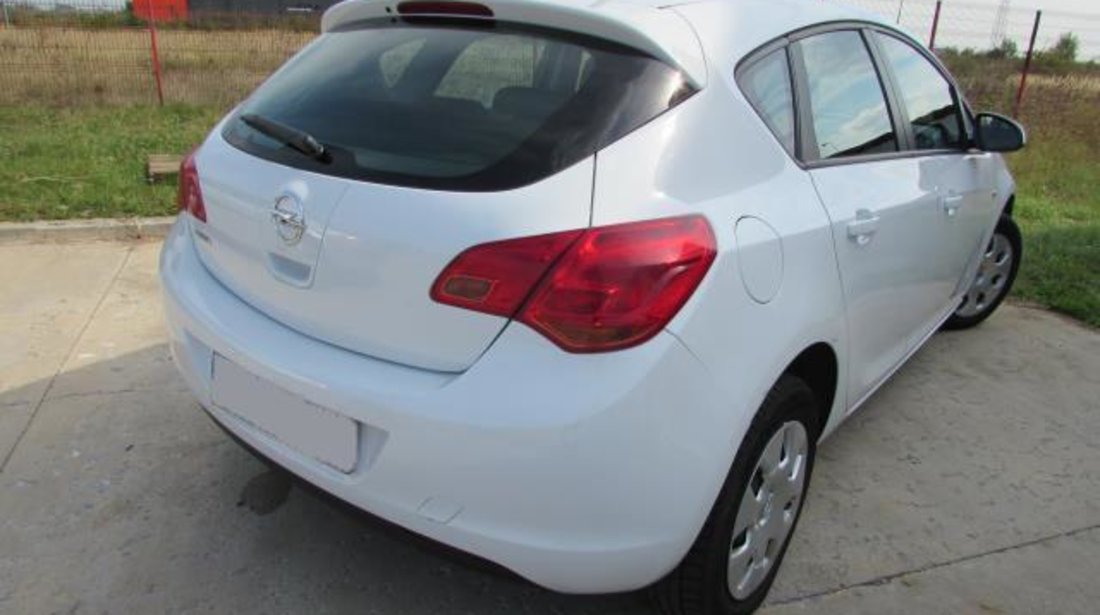 Opel Astra J Essentia 1.4 XER 100 CP M5 2012