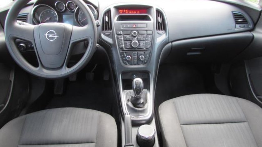 Opel Astra J Essentia 1.4 XER 100 CP M5 2012