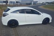 Opel Astra OPC de 400 CP