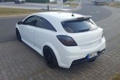 Opel Astra OPC de 400 CP