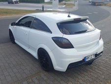 Opel Astra OPC de 400 CP